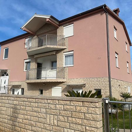 Apartments Ban Galižana Eksteriør bilde