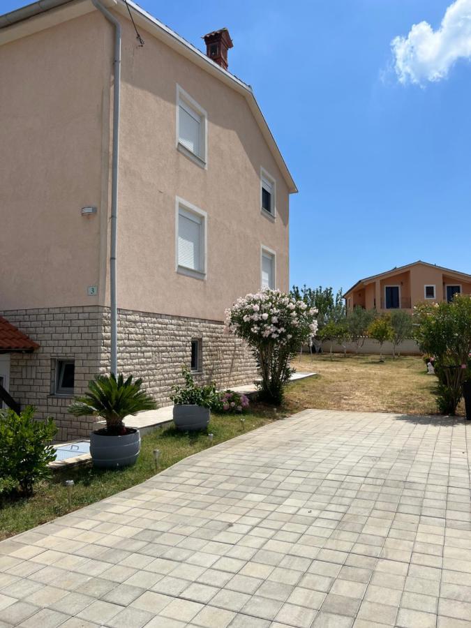Apartments Ban Galižana Eksteriør bilde