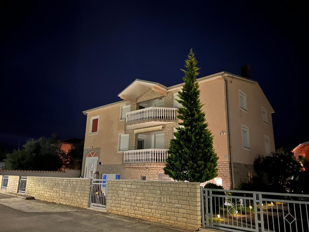 Apartments Ban Galižana Eksteriør bilde