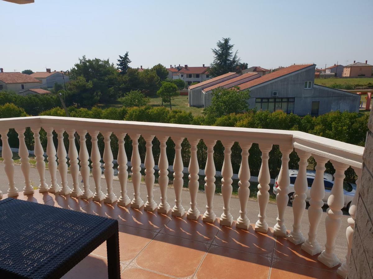 Apartments Ban Galižana Eksteriør bilde